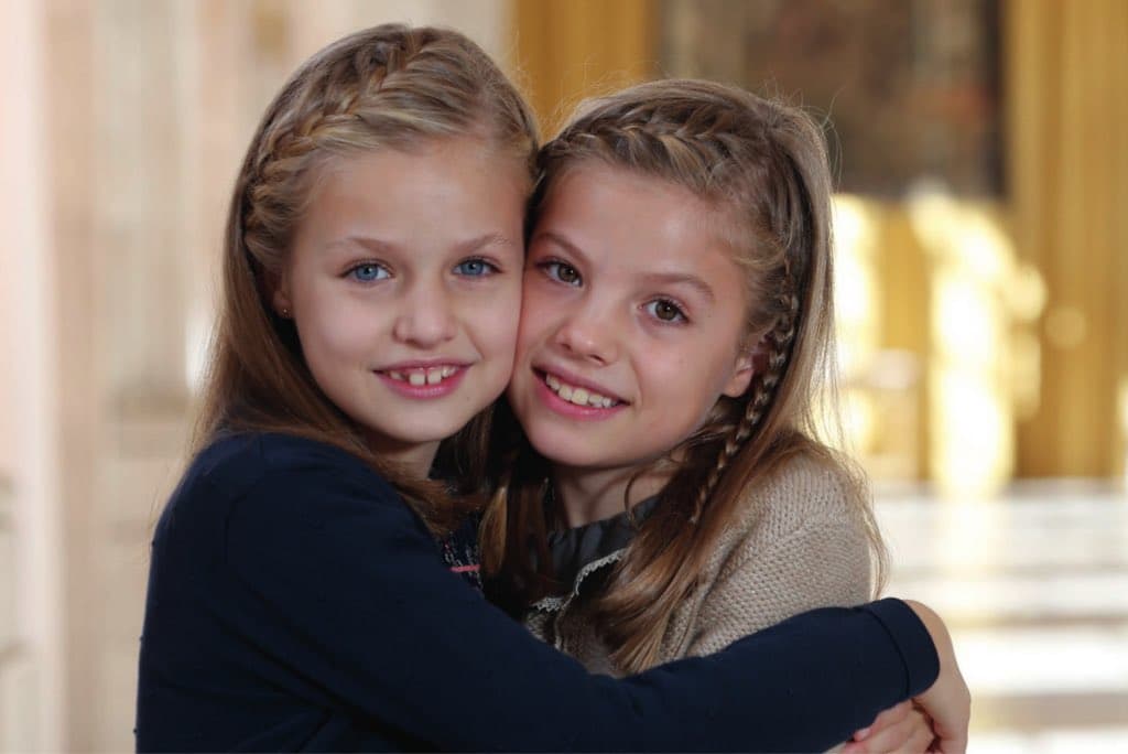 La princesa Leonor y la Infanta Sofía desearon feliz Navidad con esta hermosa foto.
