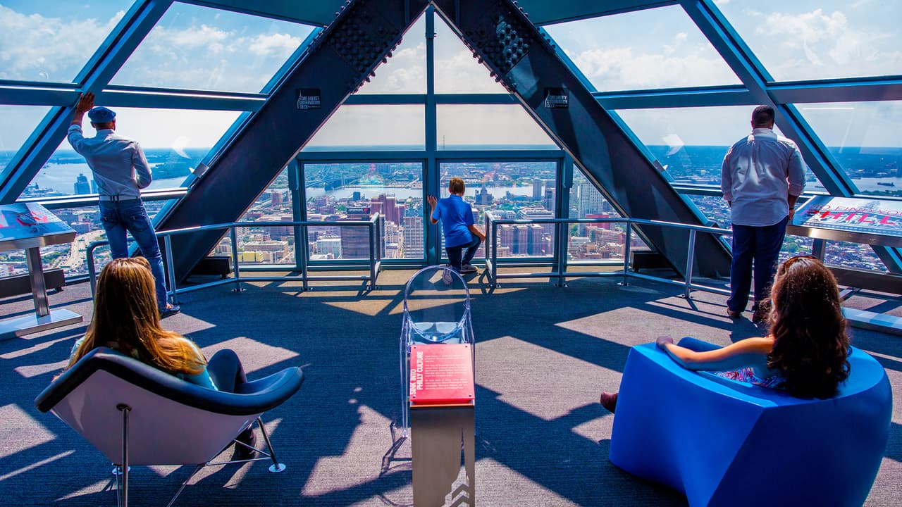 La atracción, que se inauguró en noviembre de 2015, proporcionó a Filadelfia vistas panorámicas de la ciudad a vista de pájaro desde el piso 57 de One Liberty Place en Center City.