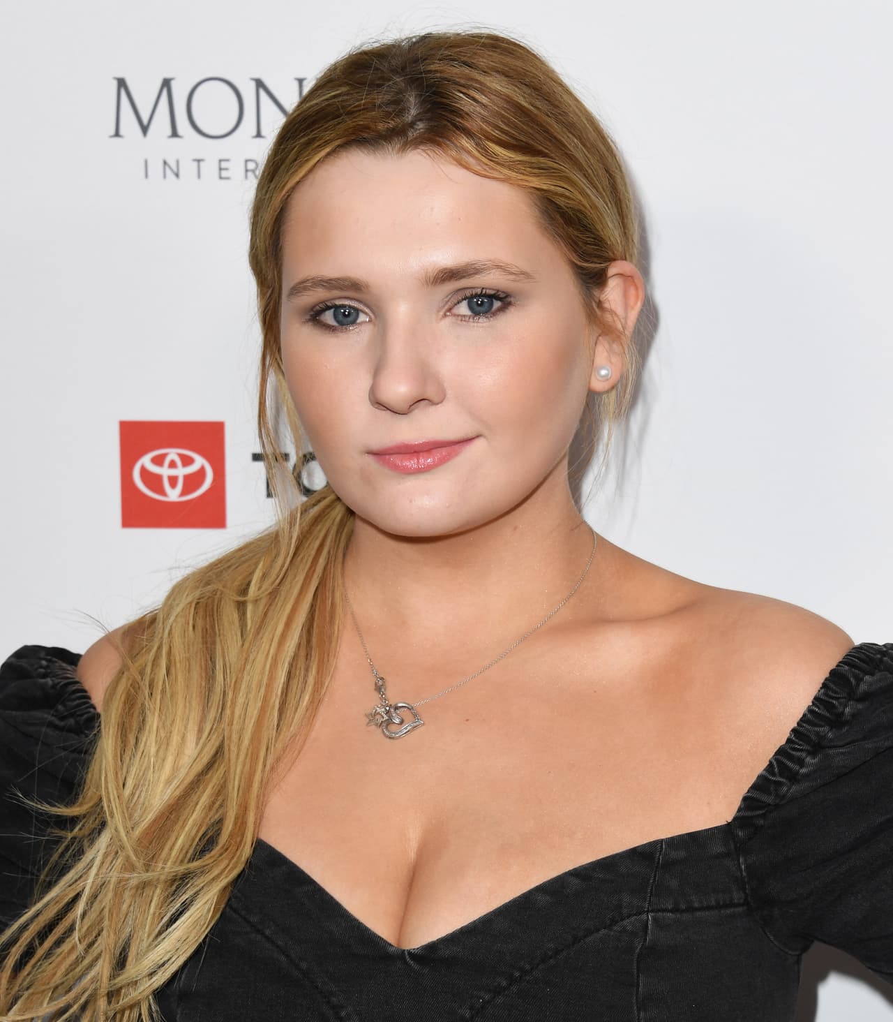 Después de la fama que obtuvo por hacer ‘Little Miss Sunshine’, Abigail Breslin continuó actuando, pero en personajes no tan reconocidos como el de Olive. Participó en películas como ‘My Sister’s Keeper’, ‘El juego de Ender’ y ‘Zombieland: Double Tap’.