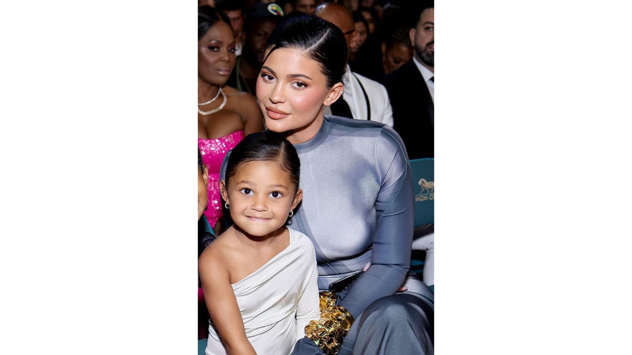 Stormi y Kylie Jenner