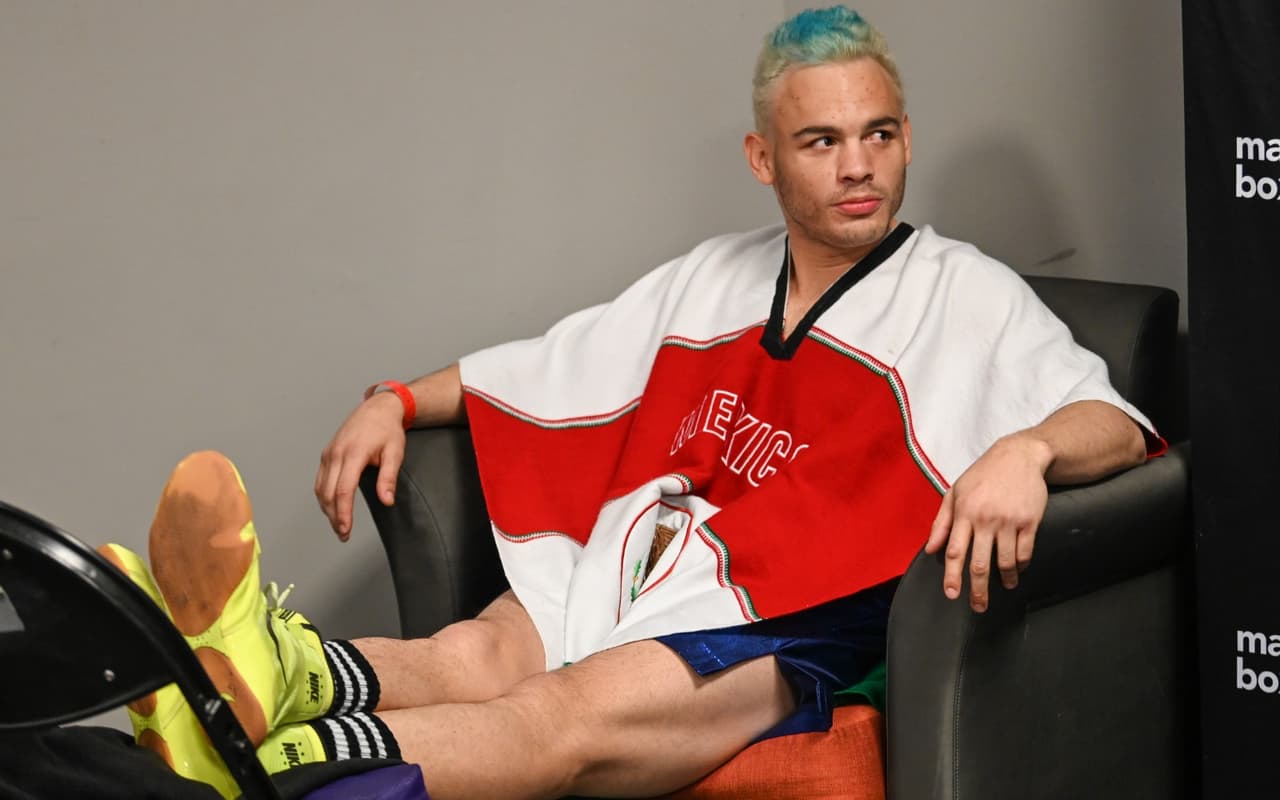 Julio César Chávez Jr entretiene y noquea a Minda en 4 rounds