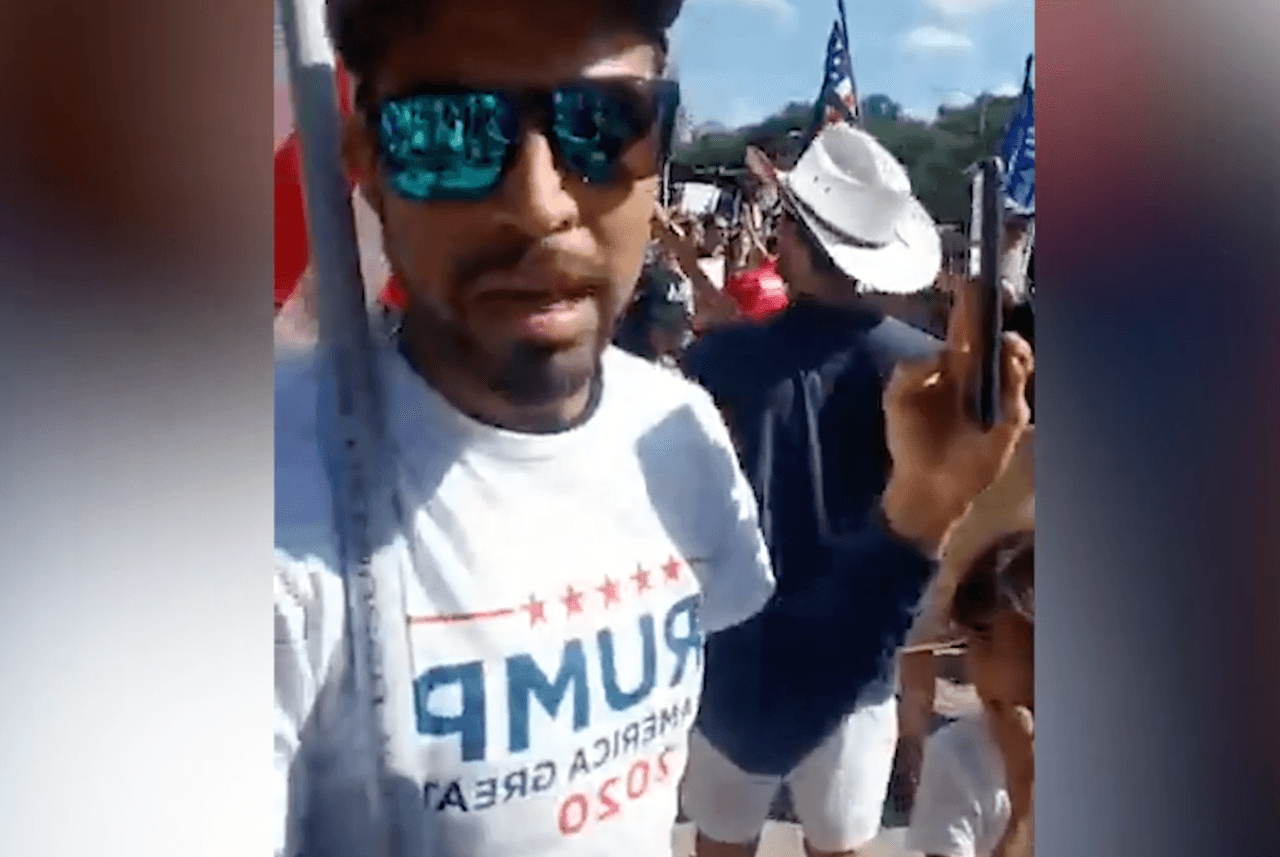 "Apoyamos las políticas de Trump”: Un mexicano protesta en el Capitolio de Texas contra el resultado electoral