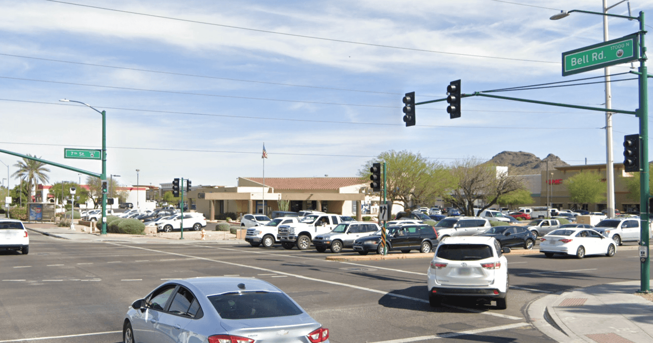 La calle 7 y Bell Road.