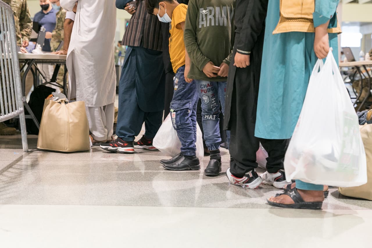 <a href="https://www.univision.com/local/philadelphia-wuvp/llegan-refugiados-de-afganistan-al-aeropuerto-internacional-de-filadelfia-video">Han llegado entre 250 y 300 refugiados</a>. La ciudad confirmó que pueden llegar más en los próximos días.