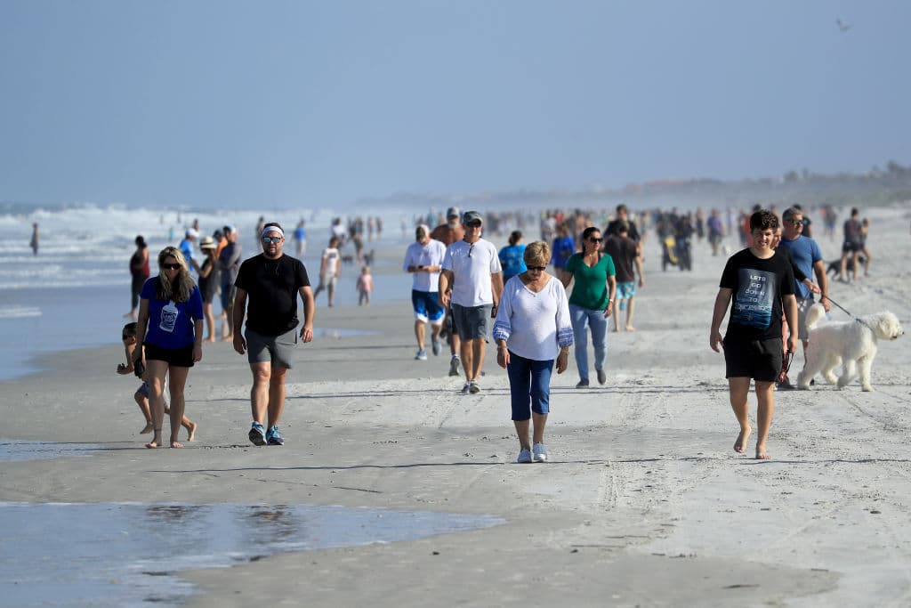 Imágenes de la playa de Jacksonville en Florida, el 17 de abril de 2020