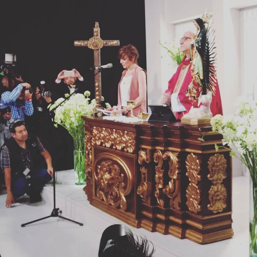 Durante la misa de bendición, los cuatro protagonistas subieron al estrado para dar lectura a los pasajes religiosos.