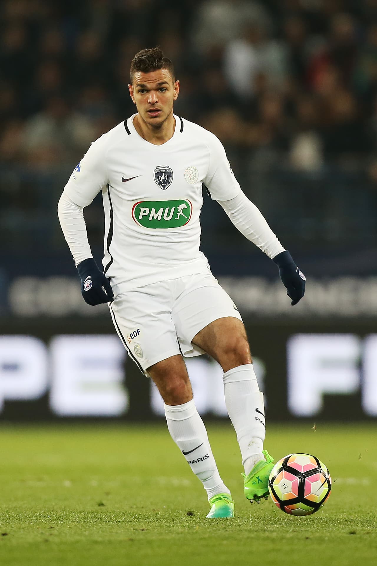 Hatem Ben Arfa sería otro de los tachados del PSG y el Fenerbahce el equipo con las intensiones más claras de tenerlo.