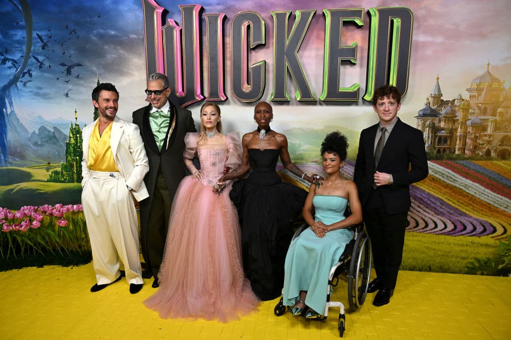 Marissa Bode con el elenco de 'Wicked'