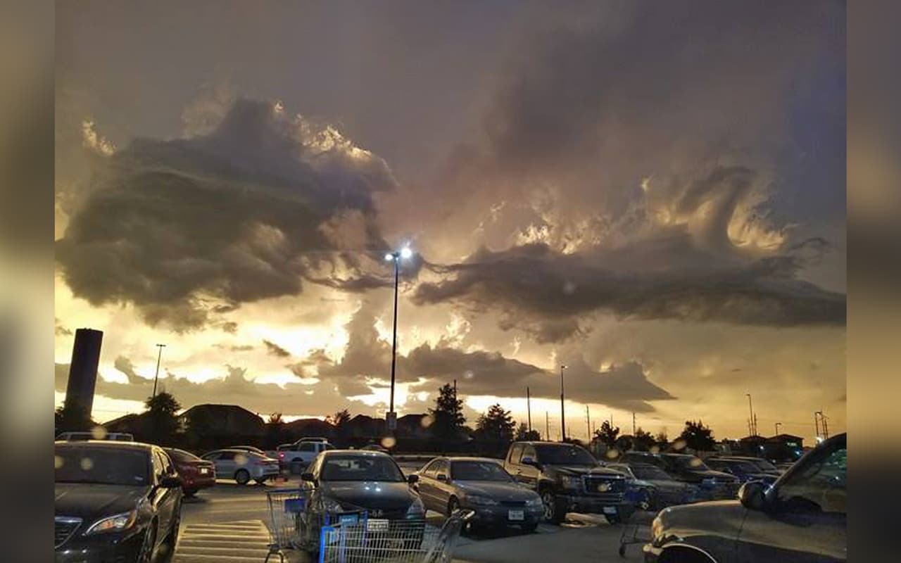 Retrato de una tormenta eléctrica: imágenes captadas por residentes de Houston. Cortesía Mary Hernández.