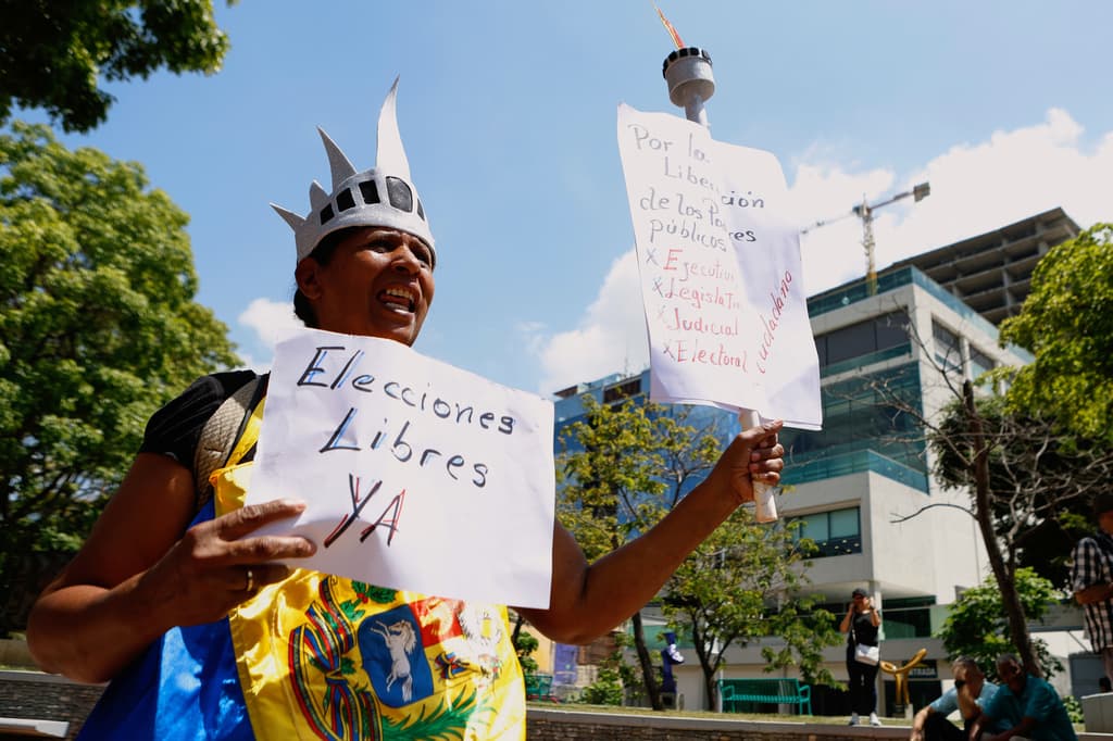 Gobierno interino de Venezuela se reúne con exdiputada opositora con el respaldo de EEUU