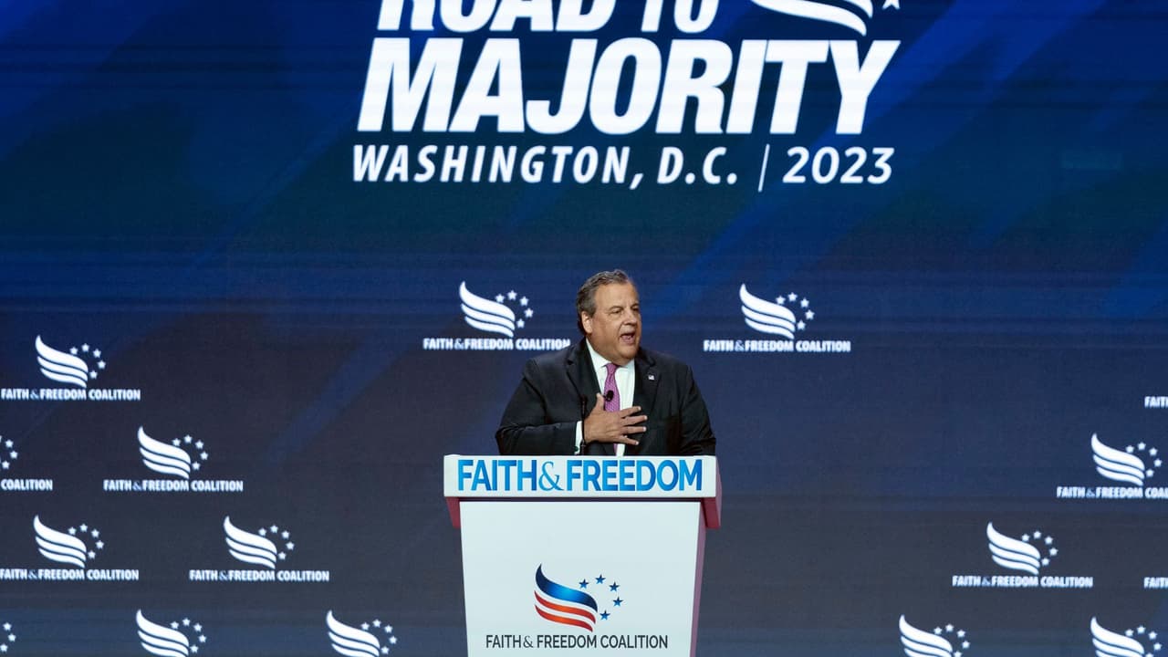 Chris Christie es abucheado durante evento republicano por criticar a Donald Trump