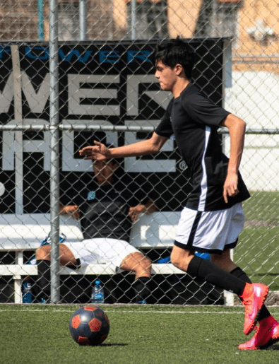 Además de la actuación, Omar Isfel ha mostrado su afición po el futbol.
