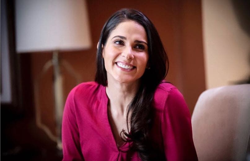 "Llegué e
<b><a href="https://www.univision.com/shows/te-doy-la-vida/irene-traiciono-a-su-hermana-elena-y-desato-su-pasion-con-ernesto-video/embed?eid=00000156-db9d-dd4d-a9f6-fffdec5a0000" target="_blank">hice dos escenas de Irene</a></b>
<a href="https://www.univision.com/shows/te-doy-la-vida/irene-traiciono-a-su-hermana-elena-y-desato-su-pasion-con-ernesto-video/embed?eid=00000156-db9d-dd4d-a9f6-fffdec5a0000" target="_blank"> </a>y al final me pidieron quedarme un segundito más para hacer una escena de Elena", contó.
<br>