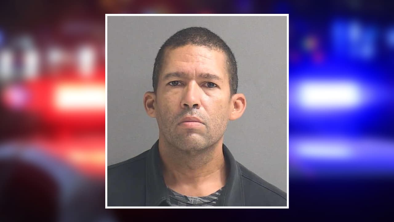 Jerome Ellis, de 48 años de edad, enfrentará cargos por echar cloro a su compañero de trabajo.