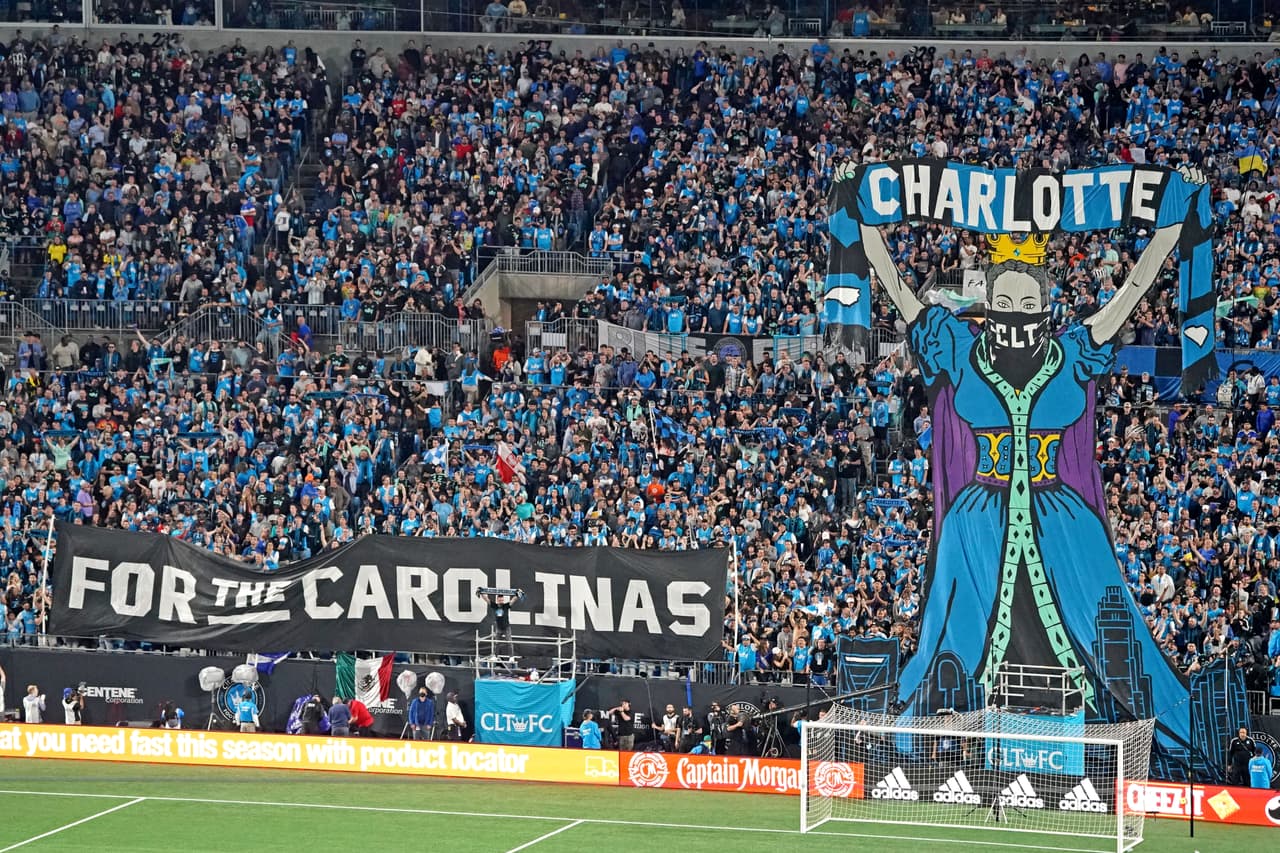 El tifo de la afición de Charlotte fue impresionante.
<br>