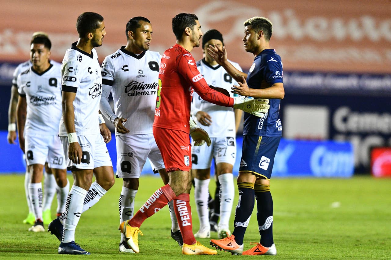 Los gallos se fueron al frente al inicio de la segunda mitad; el gol del empate se les negaba.