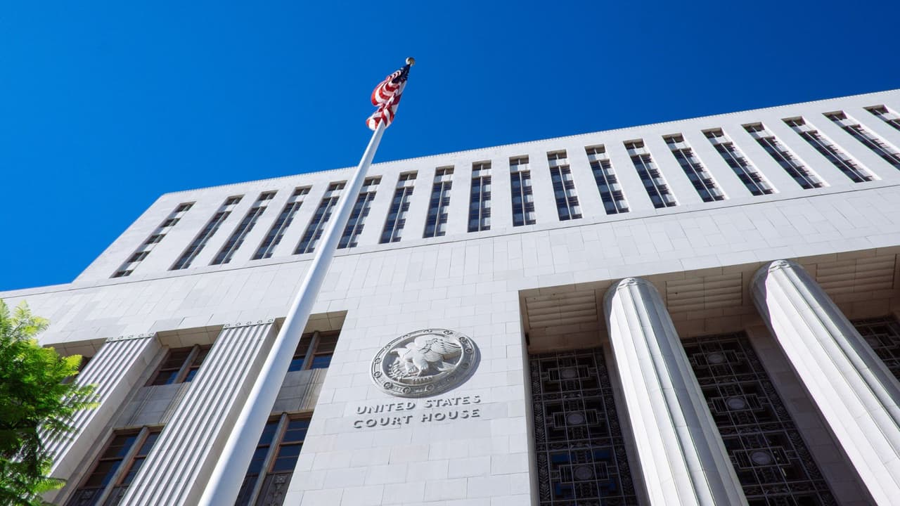 Sentenciarán en Los Ángeles a asistente legal hispana que admitió fraude de visas durante ocho años