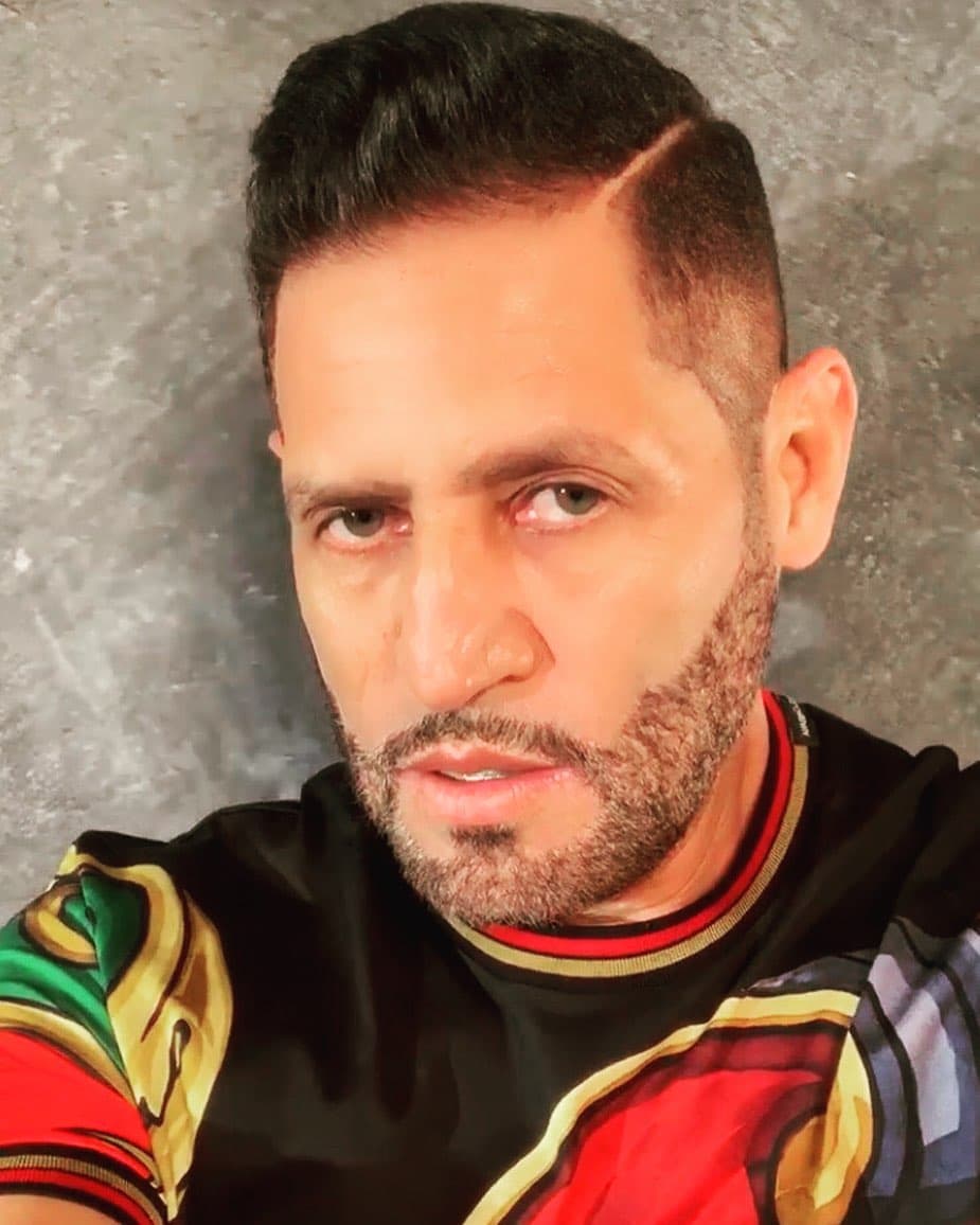 Primero, el exvocalista de Los Recoditos fue abandonado por su papá cuando apenas era un recién nacido.