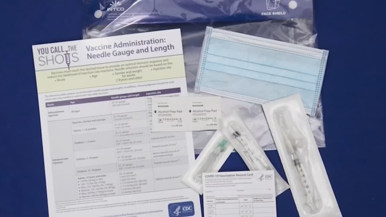 Médicos señalan que una legítima tarjeta es el registro de la inmunización, no está a la venta y debe cuidarse, pero no debe compartir la información personal en redes sociales.