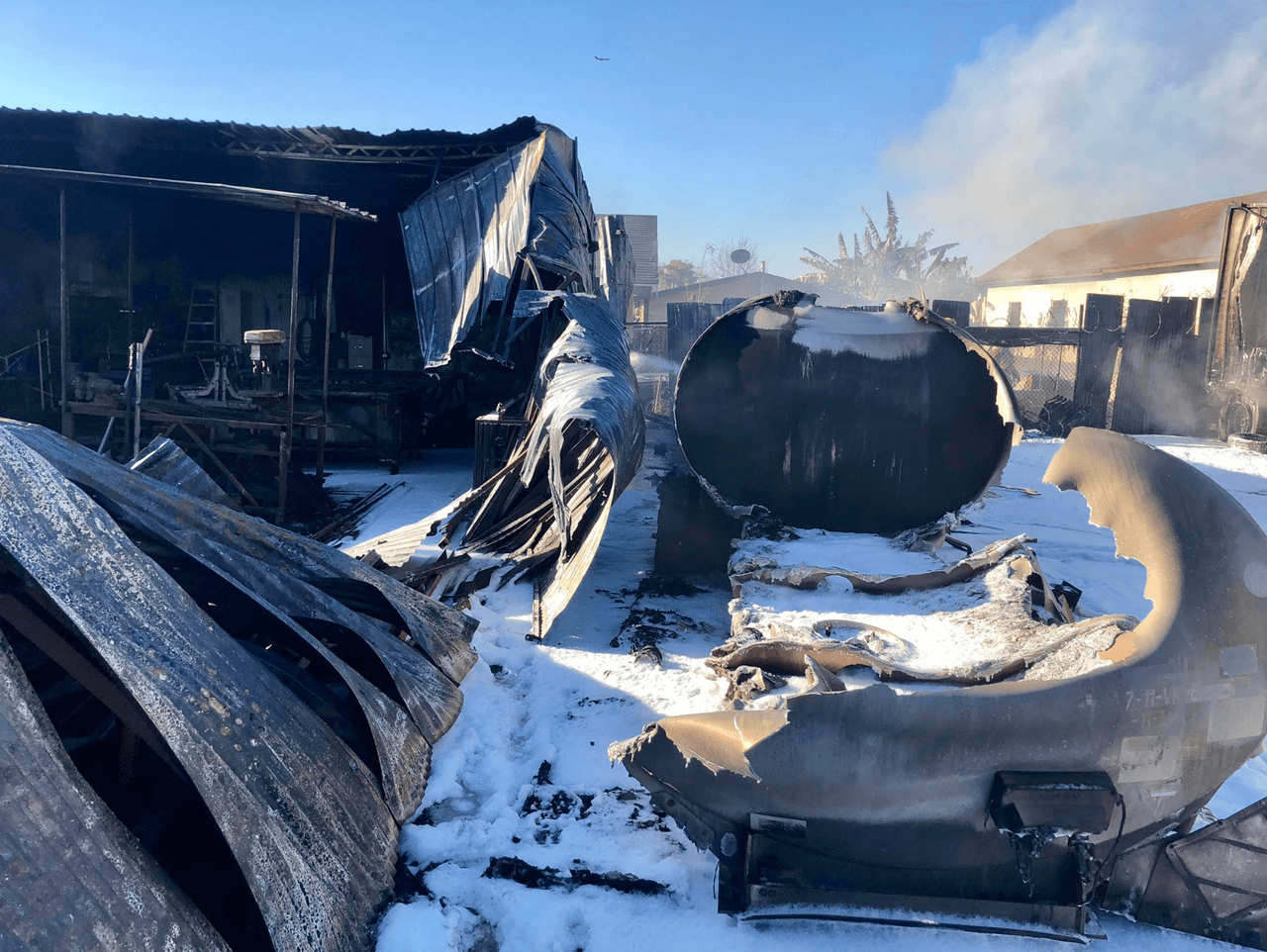 Dos heridos tras explosión de un camión cisterna de gasolina en el sur de Los Ángeles