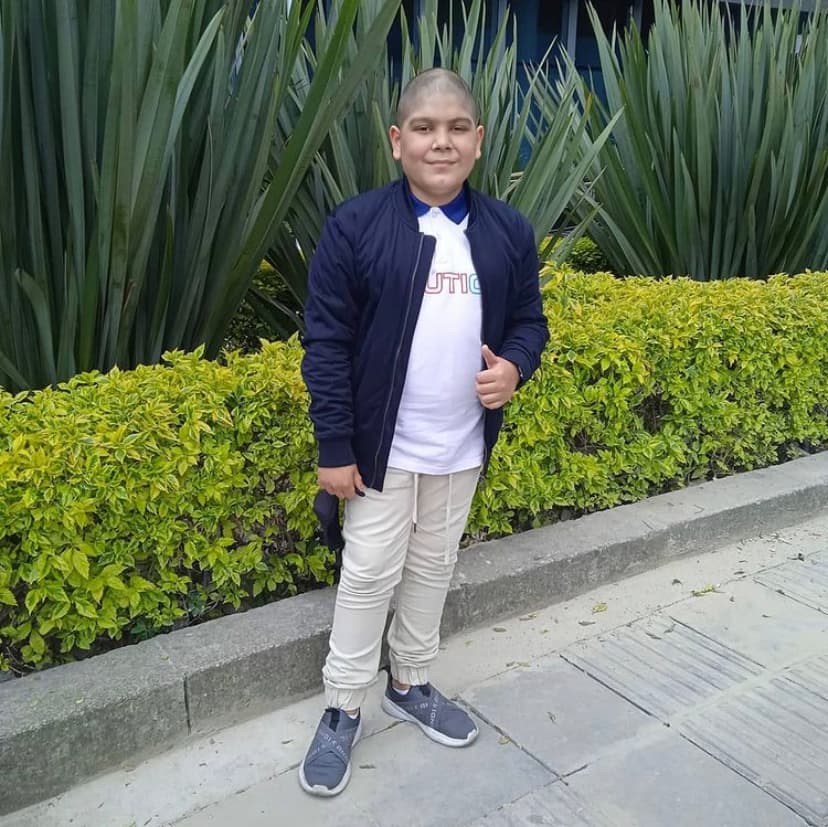 Con mucha valentía, Adrián dice anhelar solo una cosa:
<b>“Que me hagan mi trasplante para tener mi salud completa </b>y volver a ser como yo era para cumplir todos mis sueños, que son seguir con los estudios y jugar fútbol”.