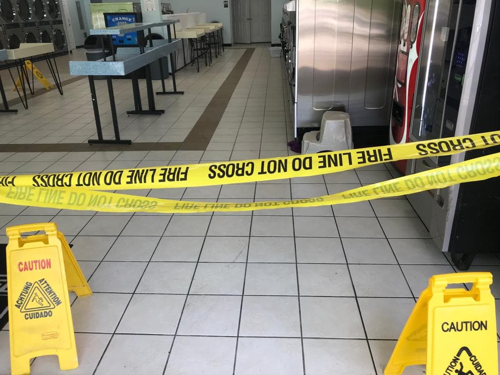 Pesentan cargos a persona que chocó en lavandería de Raleigh