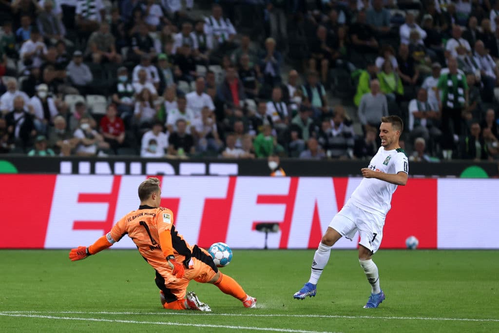 Robert Lewandowski tuvo que aparecer al minuto 42 para empatar el partido y sumar el primer punto de la temporada.