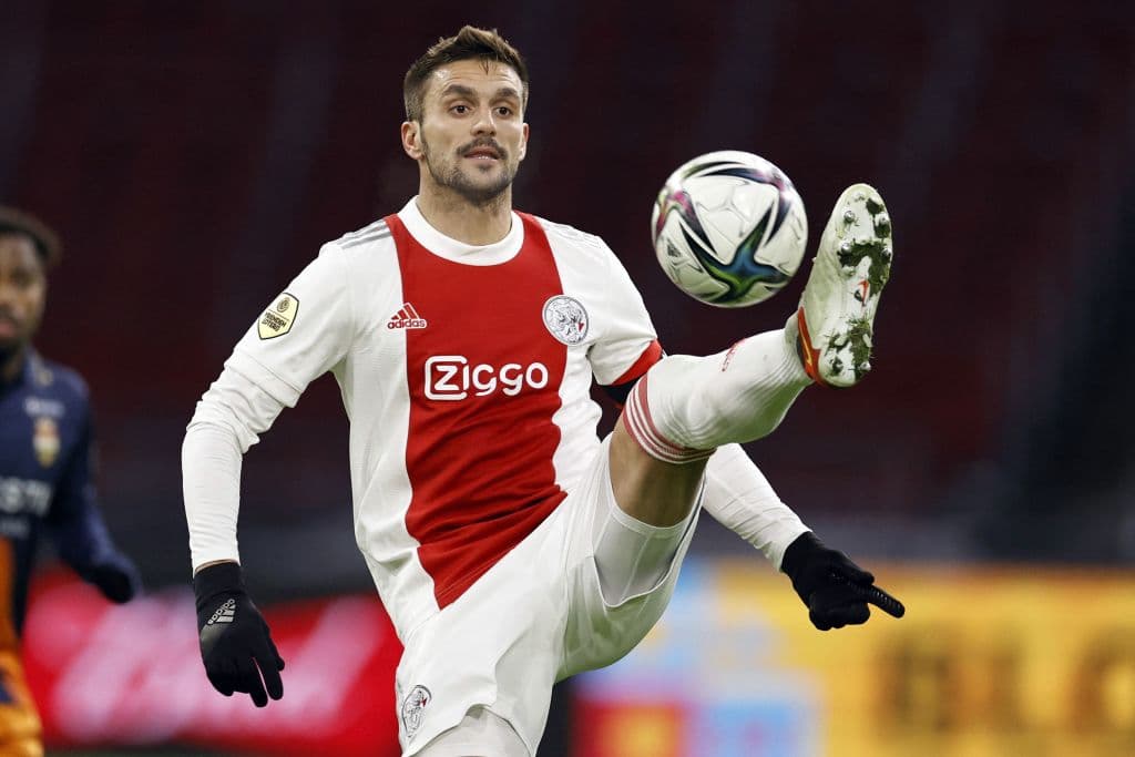 Ajax propino una goliza al Willem II con marcador de 5-0 en la Eredivisie. El mexicano Edson Alvarez jugo todo el partido y dio asistencia para el primer gol anotado por Antony dos Santos, de los dos que hizo. Le siguieron Lisandro Martínez, Davi Klassen y Danilo Pereira da Silva.