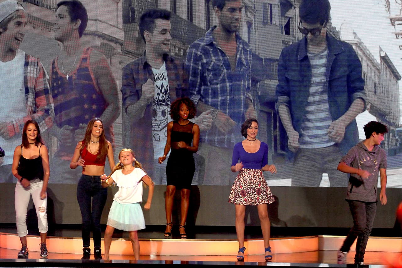 El elenco juvenil de la trama también subió al escenario para bailar algunas canciones del grupo uruguayo 'Marama'.