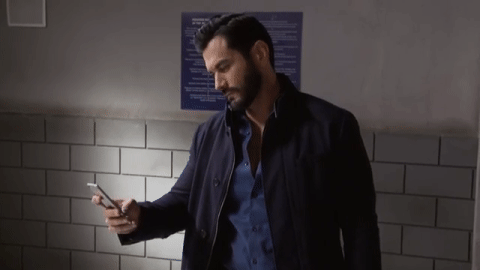 <b><a href="http://www.univision.com/novelas/la-doble-vida-de-estela-carrillo/ryan-cabrera-vs-david-zepeda-quien-te-gusta-mas-fotos">Ryan</a></b> estaba por vivir unos de los momentos más felices de su vida al recoger a
<b><a href="http://www.univision.com/novelas/la-doble-vida-de-estela-carrillo/ariadne-diaz-y-estela-carrillo-son-igual-de-amorosas-con-sus-hijos-fotos">Laura</a></b>, pues al fin había quedado en libertad.