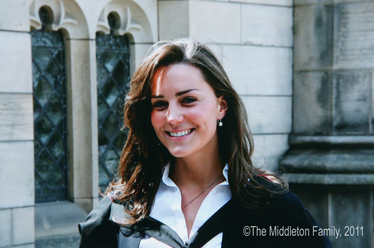 La exalumna de la universidad de Saint Andrews soñaba con el príncipe William, según dijo una amiga de infancia. El 29 de abril de 2011, su fantasía se hizo realidad, al casarse con el segundo en línea de sucesión al trono británico.