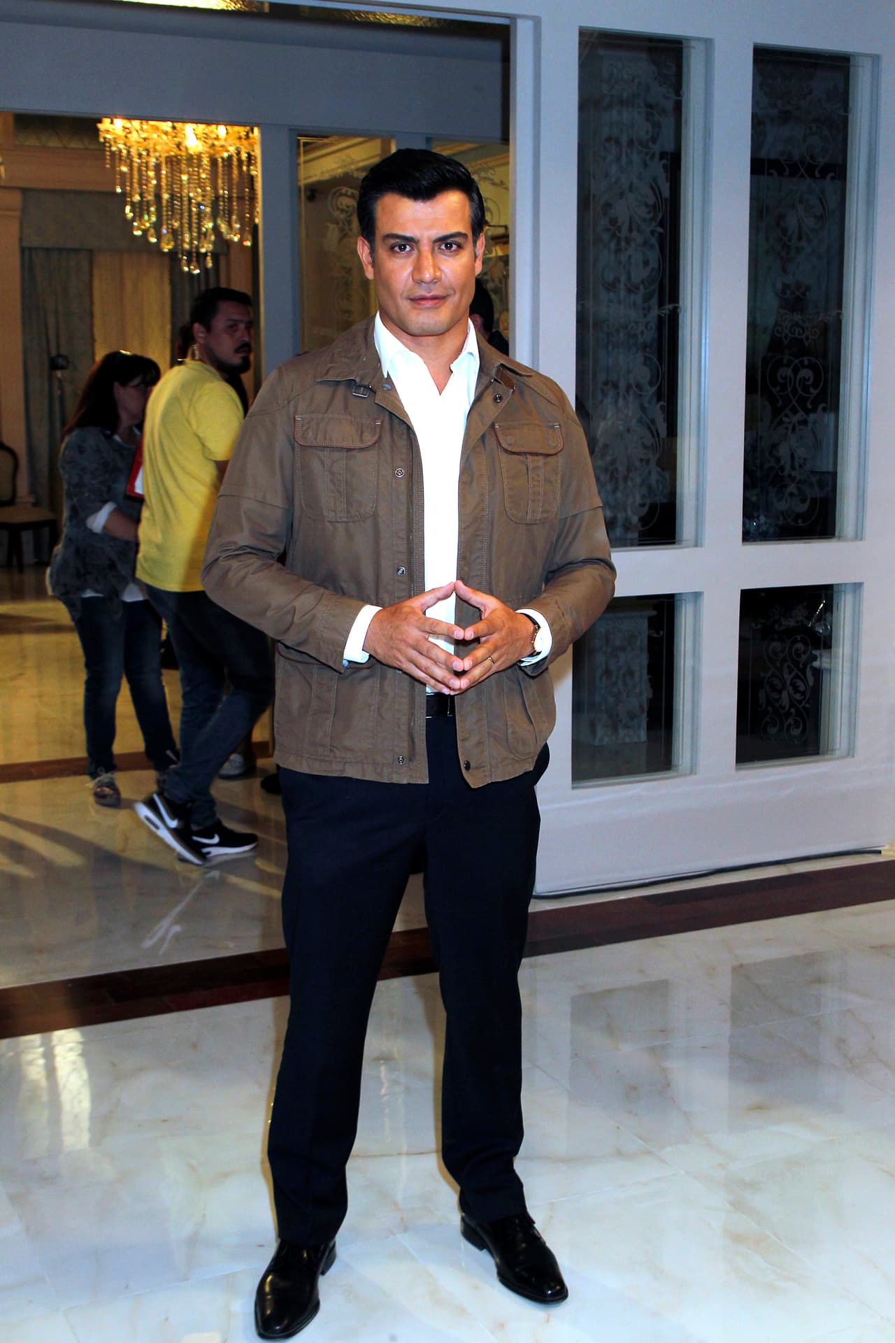 “Se requiere de un equipo extremadamente comprometido en donde no siempre todo el mundo está del mismo lado y tener que lidiar con eso, a mí me ha parecido extremadamente complejo”, añadió en una reciente entrevista para Las Estrellas.