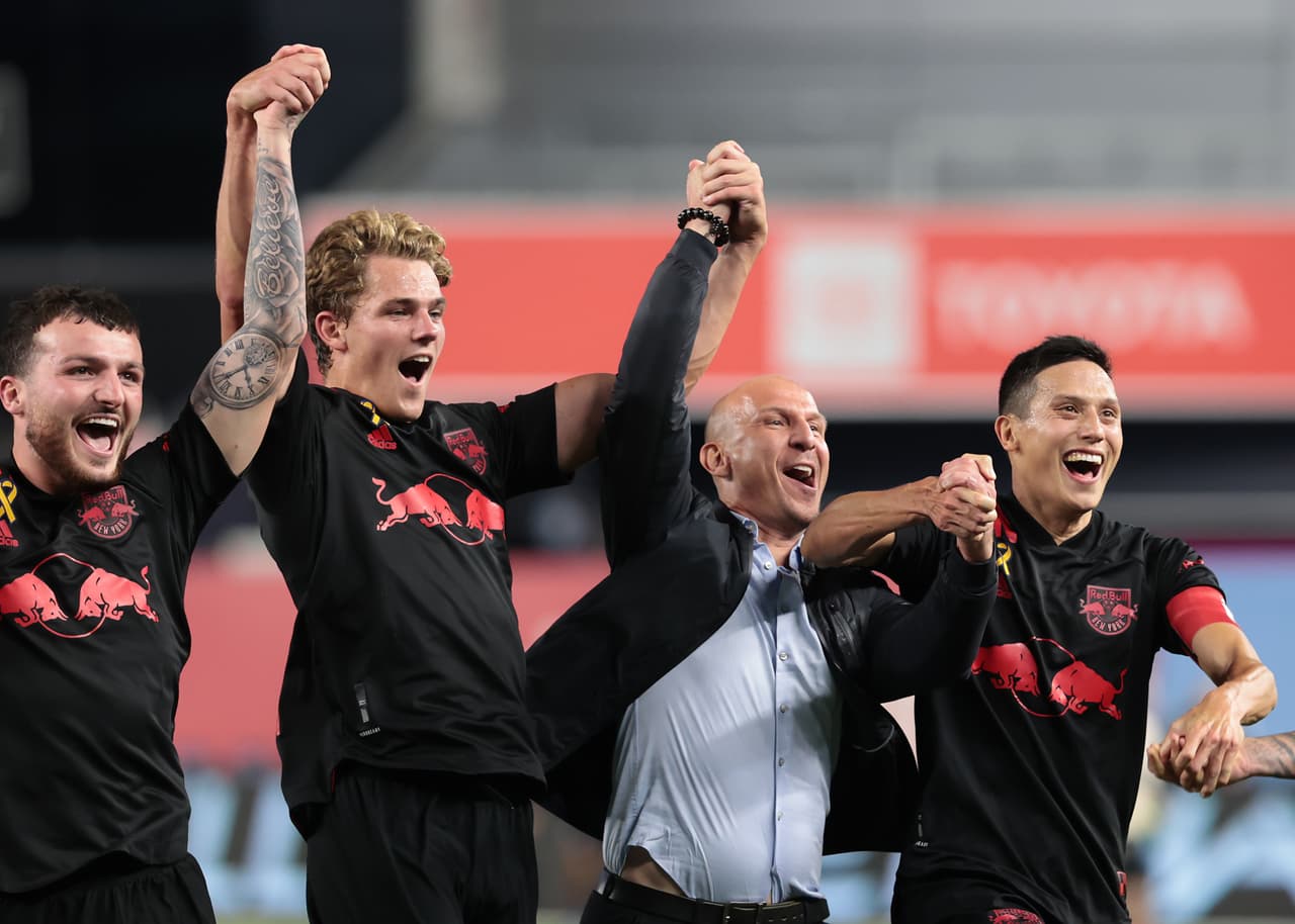 El técnico Gerhard Struber y sus jugadores celebraron el marcador final de manera eufórica.
<br>