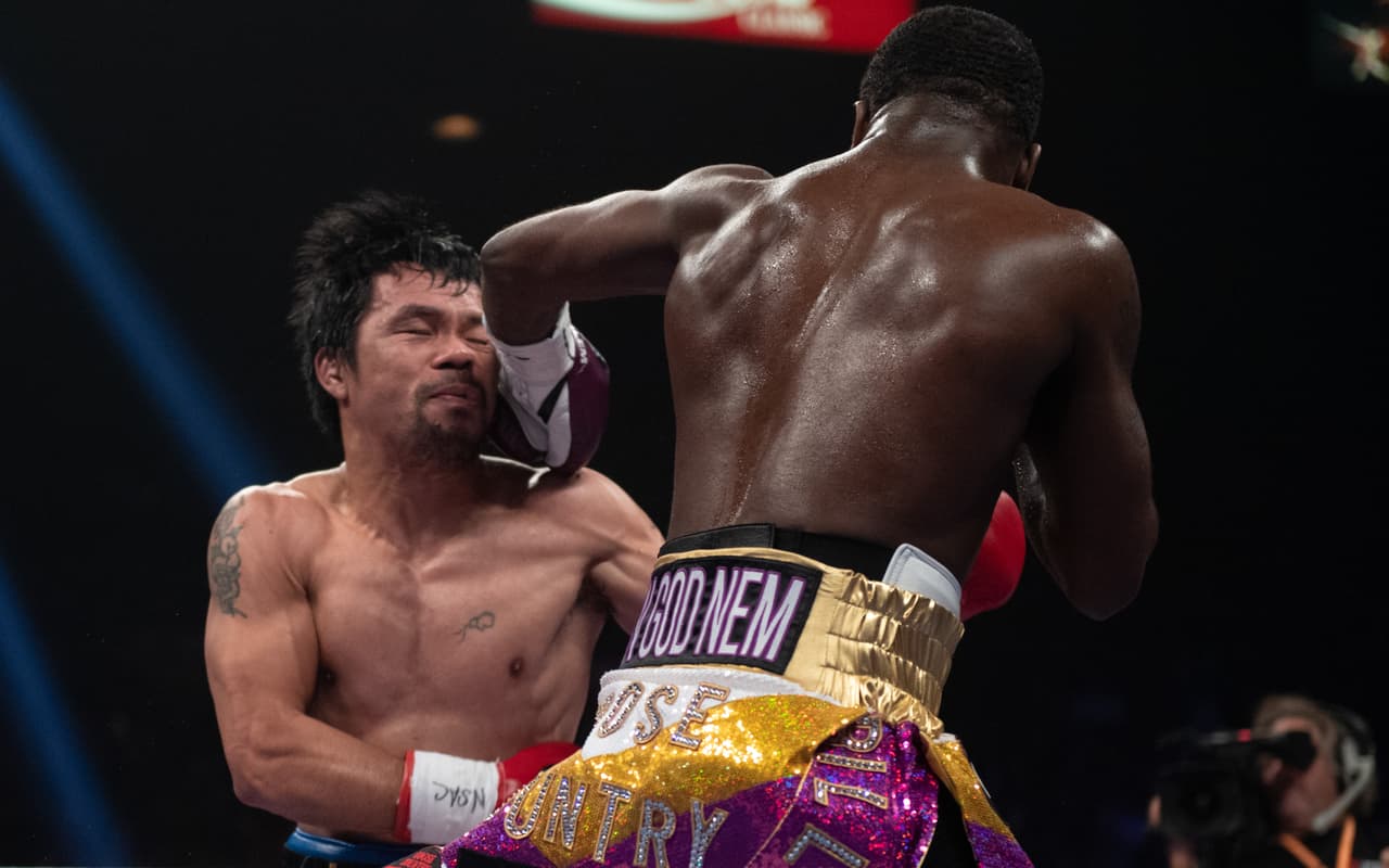 Manny Pacquiao se llevó la decisión unánime de los jueces con puntaje de 17-111, 116-112 x2. De esta forma retuvo su título mundial wélter de la AMB.
