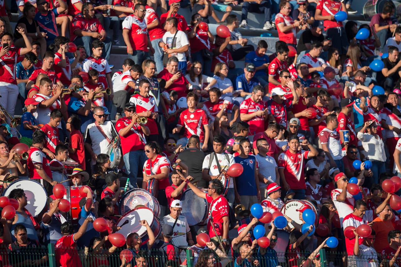 La afición de Tiburones puso la energía desde la tribuna, llegando al estadio con anterioridad.