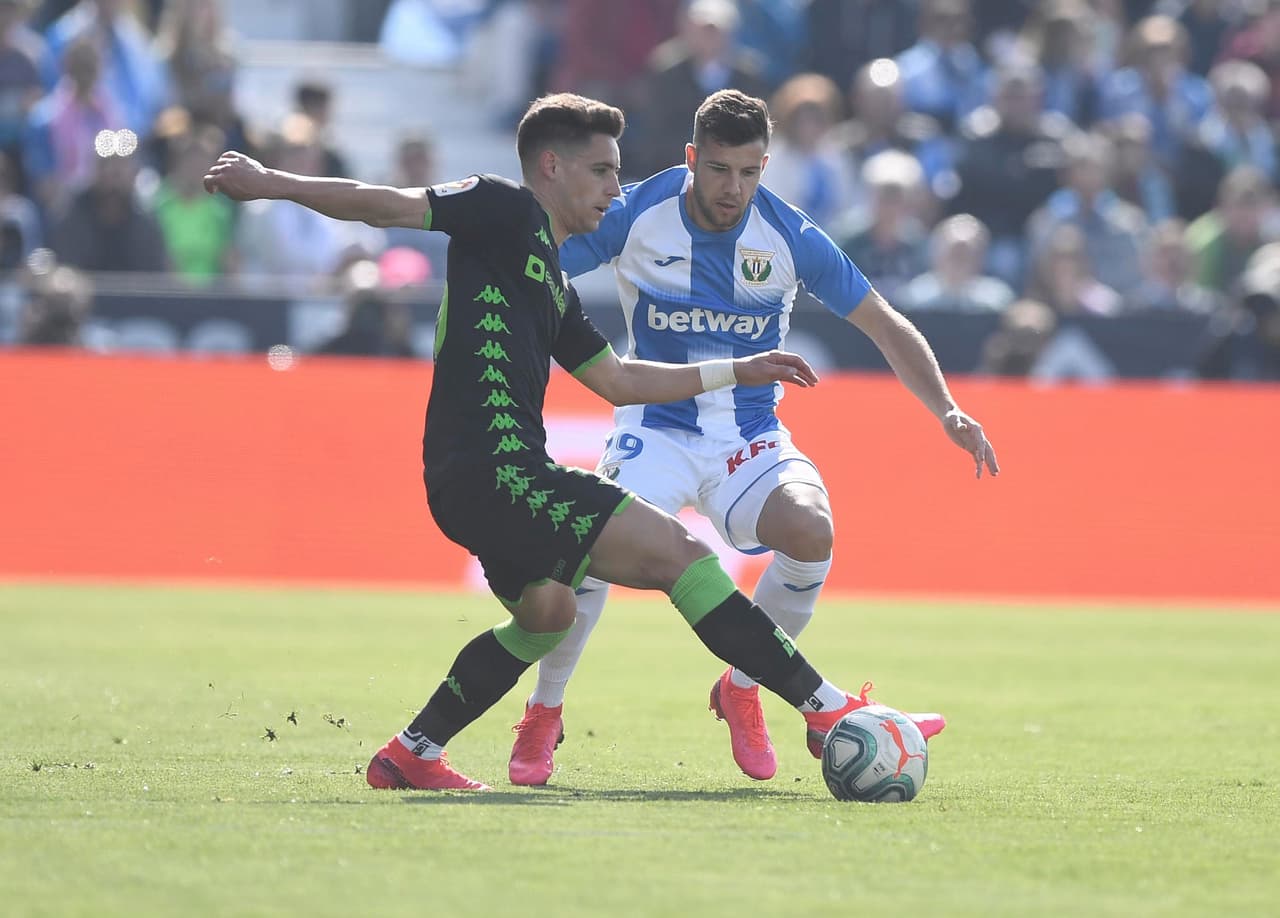 El Betis regresa mejor al campo después del descanso de los 45 min.
