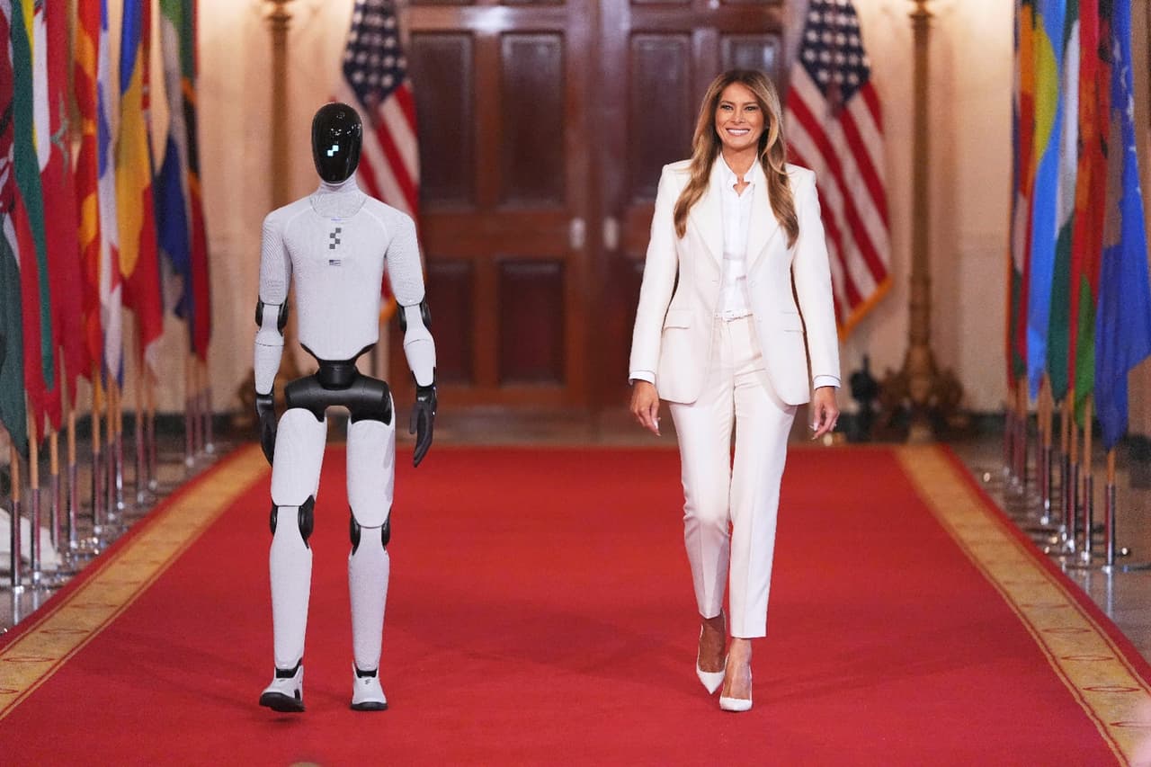Robot acompaña a Melania Trump en evento en la Casa Blanca: Así es el Figure 03