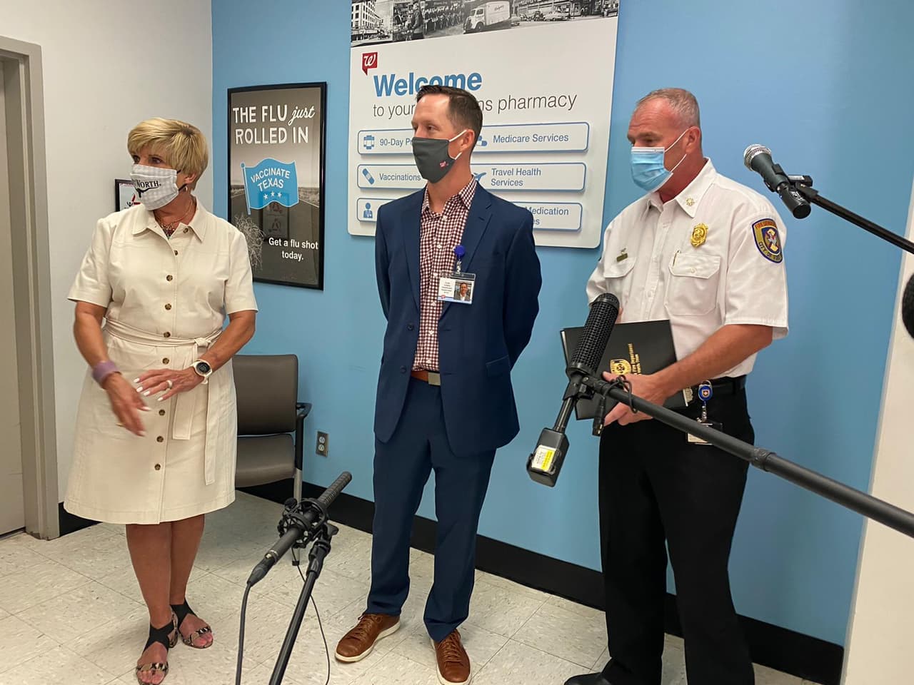 Las farmacias Walgreens aceptan personas sin cita previa y citas a través de Walgreens Find Care.
<br>