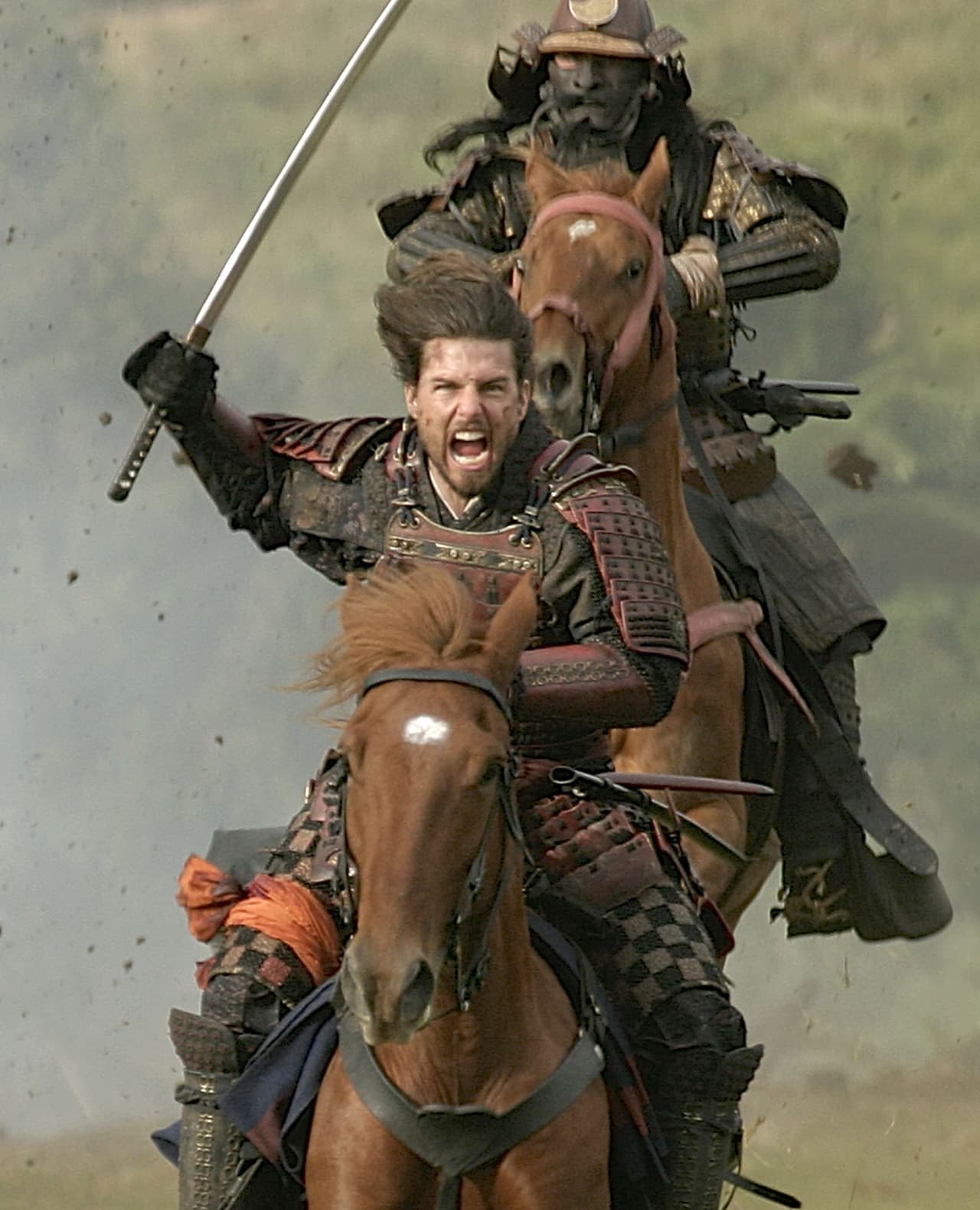 <b>Casi pierde la cabeza por una catana</b>
<br>Para la película 'The Last Samurai' de 2003 Tom Cruise se entrenó en el arte de los samuráis y las artes marciales por más de un año y medio; sin embargo, como lo recapituló ScreenRant en julio de 2015, en una escena en la que monta a caballo contra el actor Hiroyki Sanada, se usaron versiones mecánicas para grabar, pero el caballo de Sanada se salto la marca estipulada y la espada del actor pasó a centímetros del cuello de Cruise.