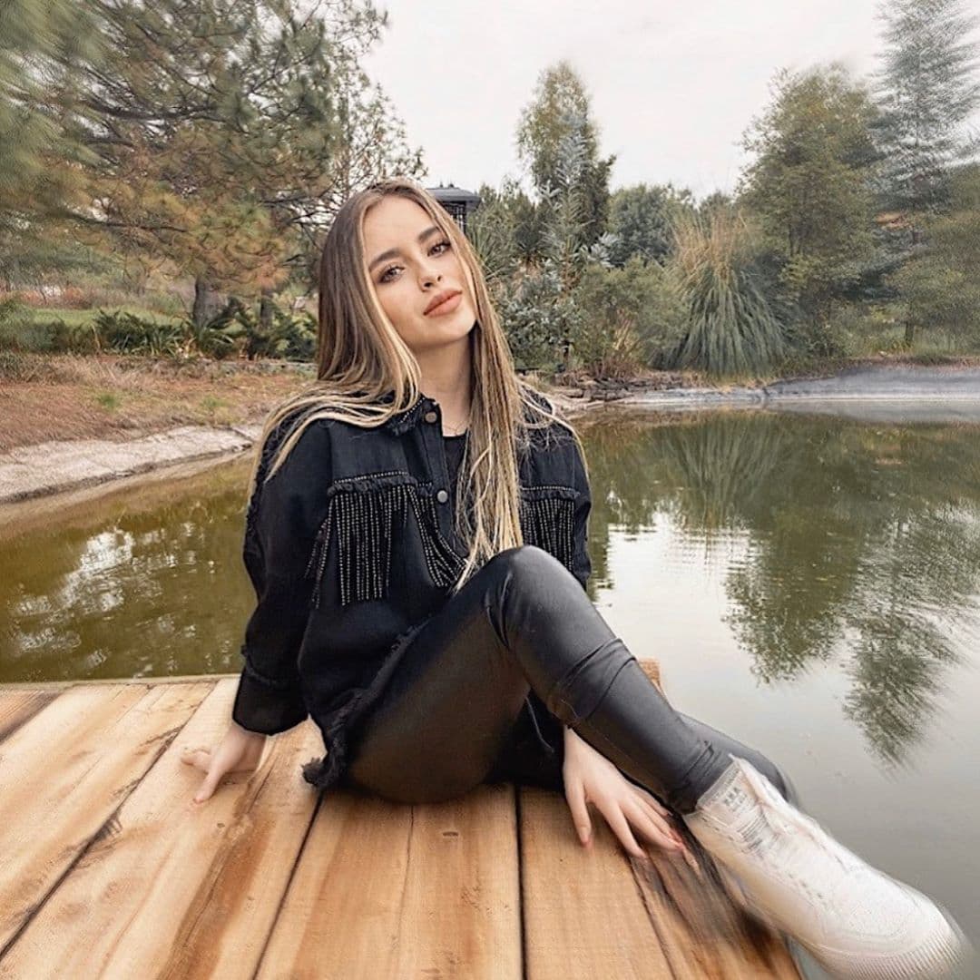 Amely tiene 20 años y en sus redes sociales suma más 300,000 seguidores.