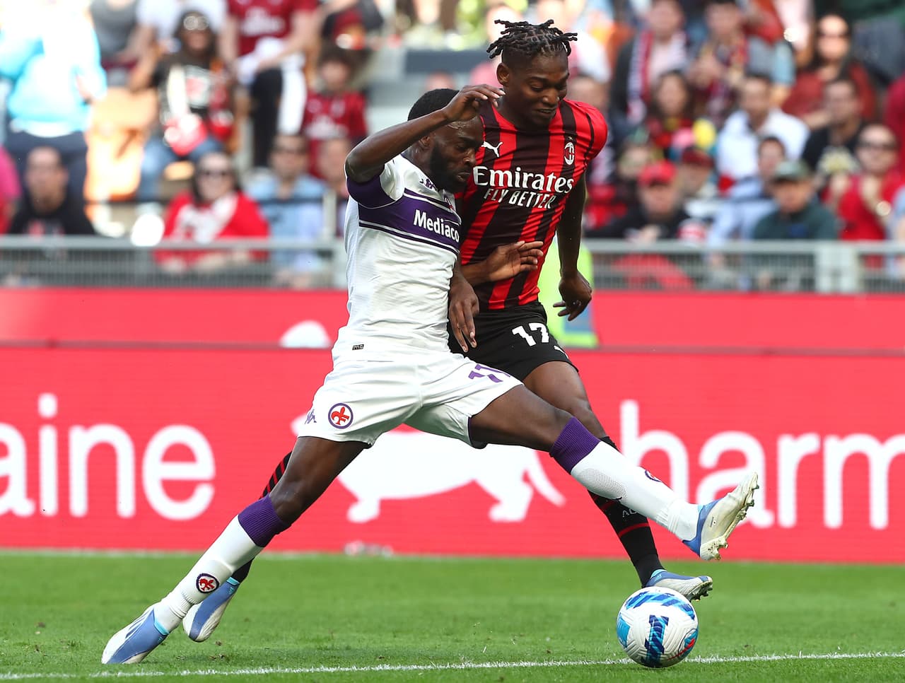 Milan se mantiene líder con triunfo de local sobre Fiorentina por 1-0, Udinese cayó de local 1-2 ante Inter Milán y Empoli perdió por goleada de 1-3 en casa ante Torino.