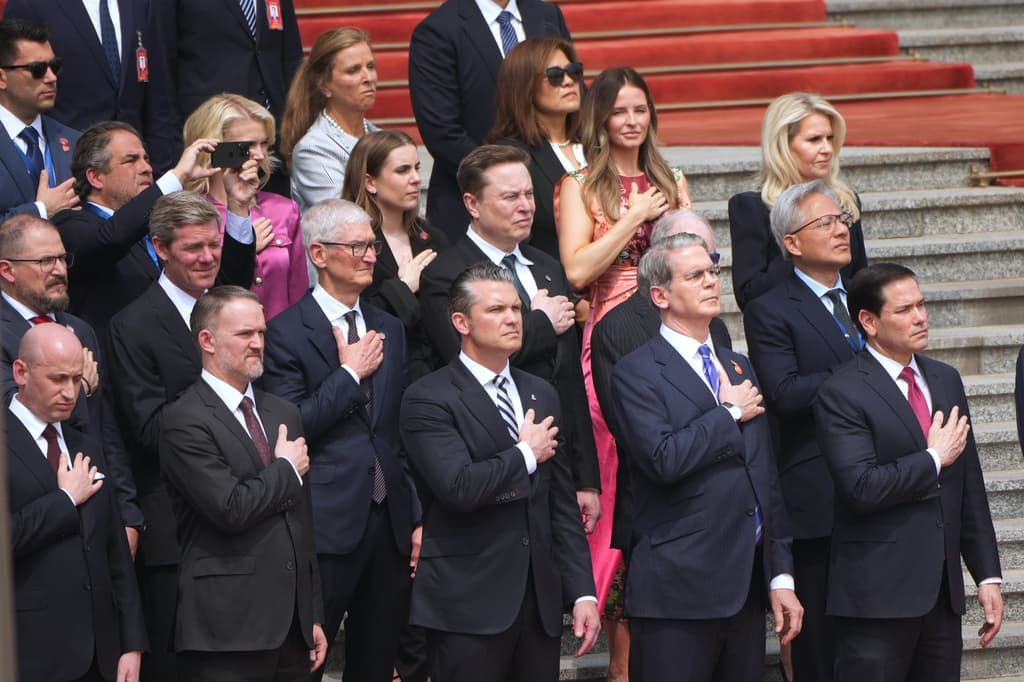 Más de $15 billones en valor bursátil: la delegación de grandes empresarios que acompañan a Trump en China