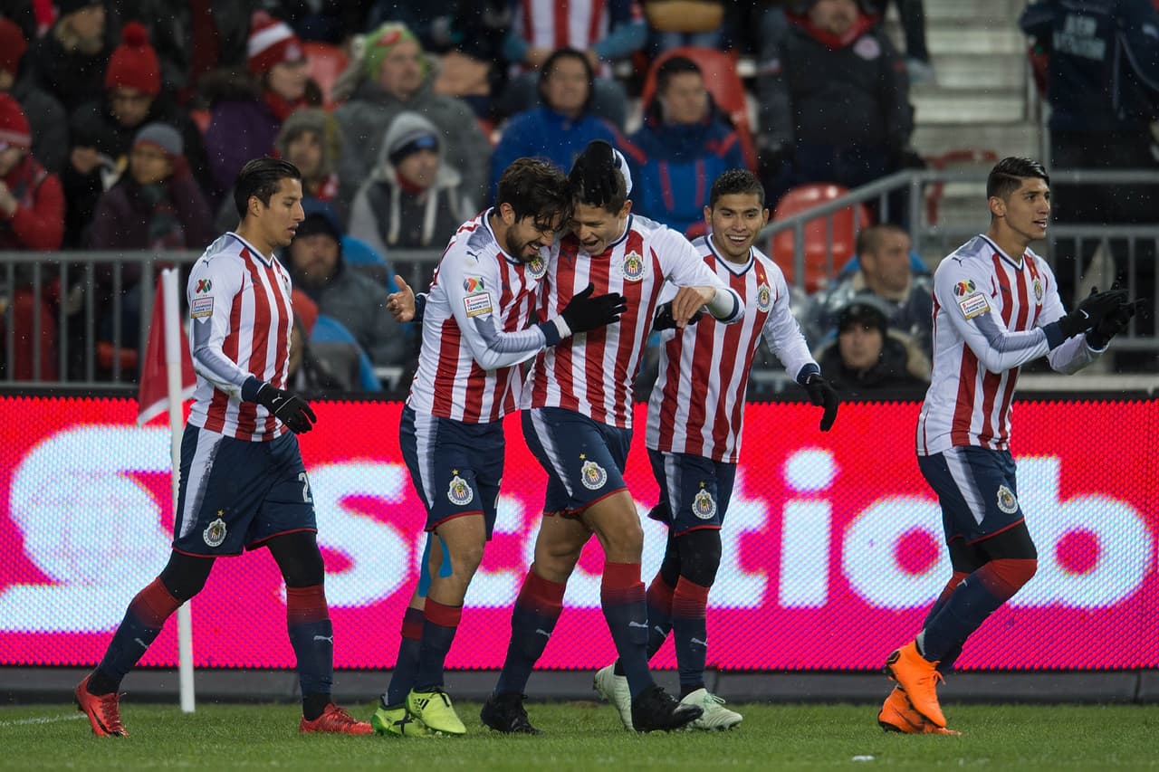 Chivas de Guadalajara se llevó un triunfo valioso e importante 1-2 de visita contra Toronto FC en el juego de ida de la final de la Liga de CAmpeones de Concacaf, con lo que sueña con el título.