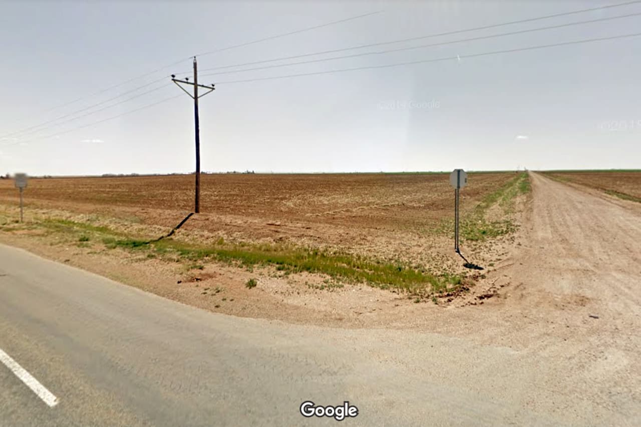 <b>Puesto 6. Condado de Parmer, Texas</b>
<br>
<br>Porcentaje del condado con sequía extrema o excepcional (12 de julio de 2021): 0%.
<br>
<br>Semanas con 100% de sequía excepcional en el último año: 28.
<br>
<br>Semanas con al menos un 50% de sequía excepcional en el último año: 35.
<br>
<br>Número de semanas consecutivas con cualquier porcentaje de sequía extrema o excepcional: 48 (del 18 de agosto de 2020 al 7 de junio de 2021).
<br>
<br>Población: 9,718 habitantes.
<br>
<br>El calor está dando registros históricos incluso más al norte. Hace una semana
<a href="https://www.cnn.com/2021/07/04/world/canada-us-heatwave-northern-hemisphere-climate-change-cmd-intl/index.html"><u>un incendio forestal de rápido movimiento afectó la ciudad de Lytton, en Columbia Británica, Canadá.</u></a> Sucedió el día después de que se estableciera el récord de calor en ese país (121.3 grados fahrenheit 49.9 grados centígrados).