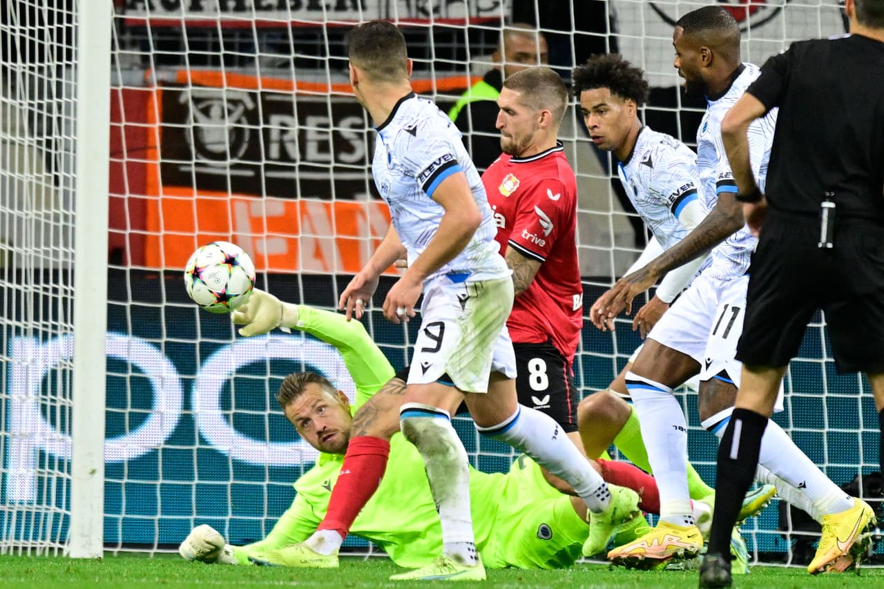 Atlético de Madrid cayó en su visita ante Porto por 2-1 y el Bayer Leverkusen empató de local ante Brujas con un 0-0 para clasificarse los de la Bundesliga a Europa League y eliminar a los españoles.