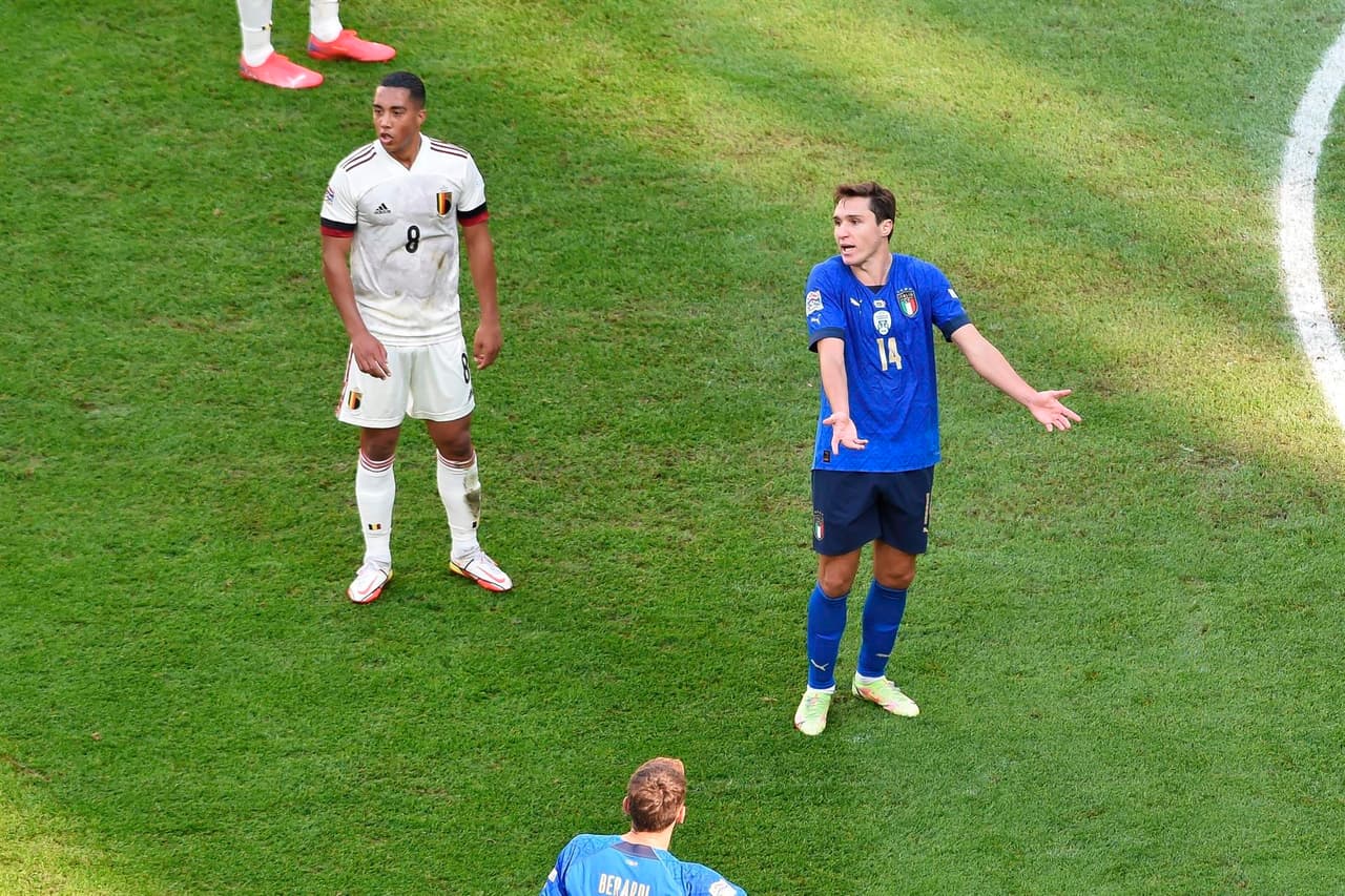 Italia se queda con el tercer lugar de la UEFA Nations League tras vencer 2-1 a Bélgica. Con anotacion de Barella y un penalti cobrado de Berardi, la 'Azzurra' se lleva la victoria. El único tanto por parte de los 'red devils' fue de Charles De Ketelaere ya al final del encuentro.