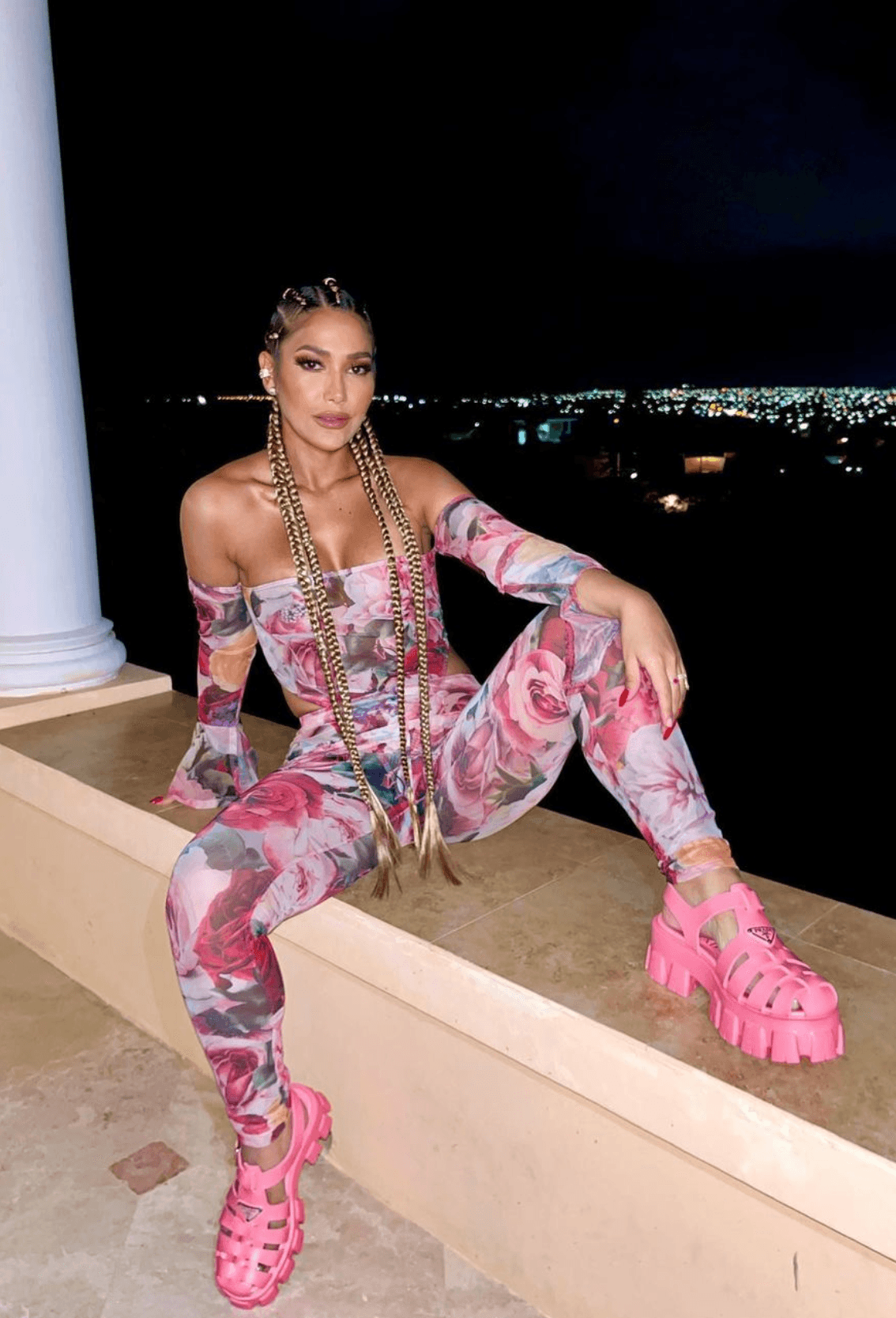 La intérprete de “Adicta al Perreo” se ha convertido hoy en todo un ícono global latino, y si la quieres ver en vivo, puedes
<a href="https://www.ticketmaster.com/uforia-la-x-live-2022-newark-new-jersey-06-10-2022/event/02005C7D12E2837D" target="_blank">comprar aquí tus entradas</a> para el concierto de Uforia La X Live, el próximo 10 de junio en el Prudential Center, en Newark, NJ.