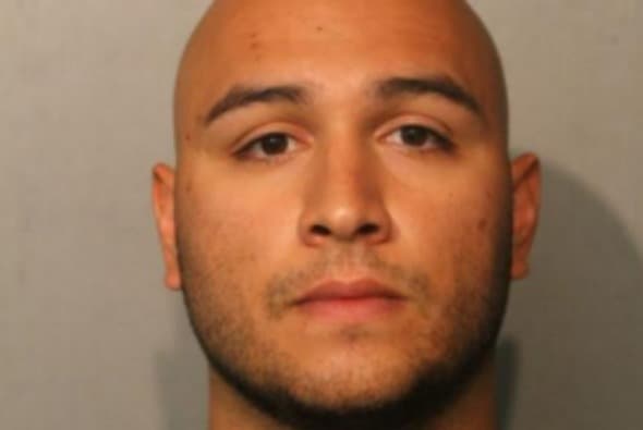 Presentan cargos contra hombre que golpeó a una guardia de seguridad en River North