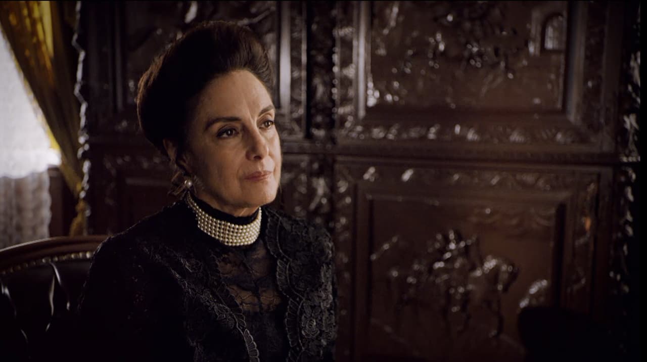 ´Teresa de Alarcón´ es una de las mamás con las que preferiríamos ser huérfanos. Sofía, Felipe e Isabel sufren con una madre como ella.