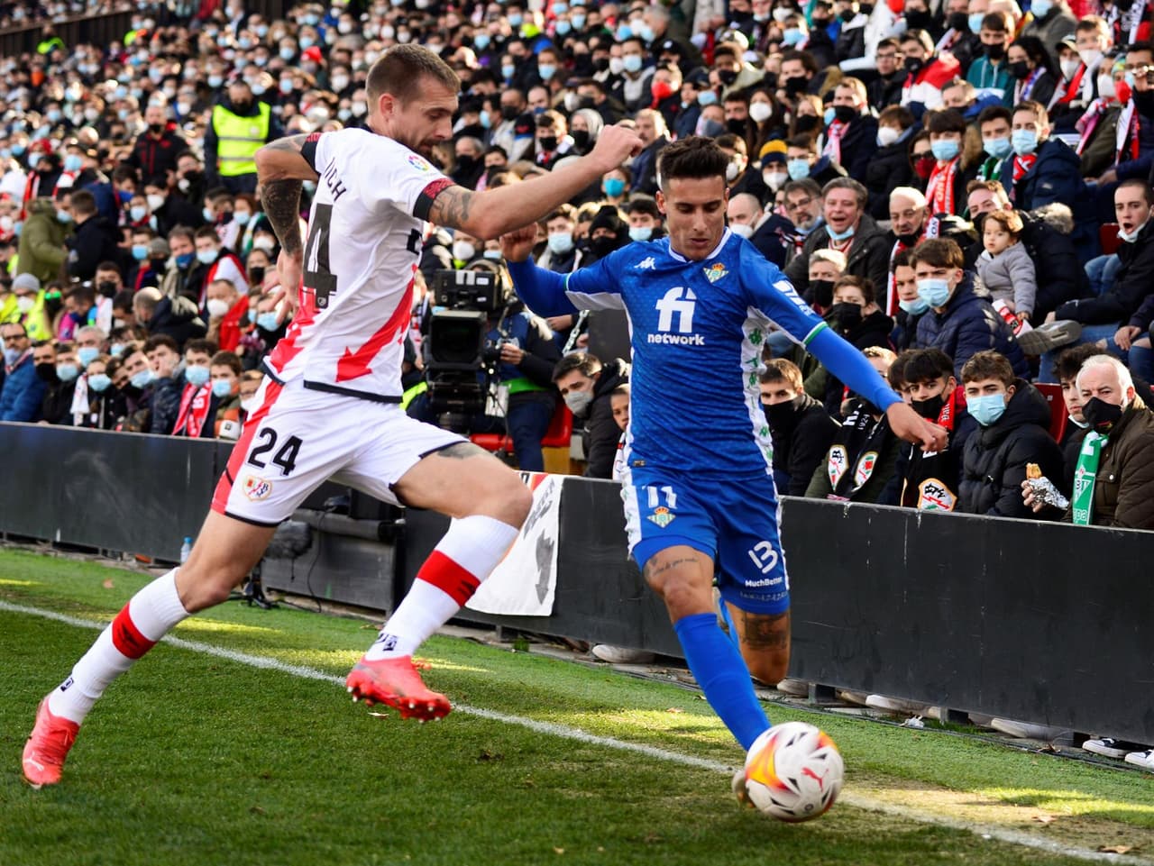 Rayo Vallecano le empata al Real Betis 1-1 durante la J 20 en La Liga. Sergio Canales ponía a los béticos arriba al 45'+2', pero fue Iván Balliu al 70' quien igualó el marcador y permitió que se repartieran puntos. Andrés Guardado ingresó al 39', mientras que Diego Lainez estuvo en la banca.